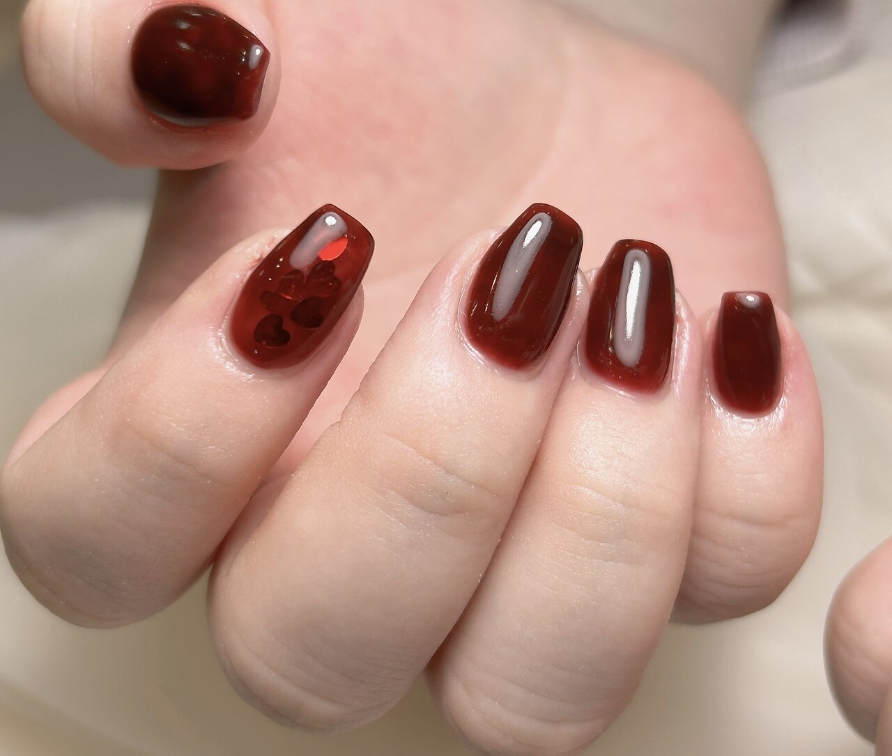 2025年-2026年冬トレンド】ボルドー ハートのネイルデザイン集｜人気順