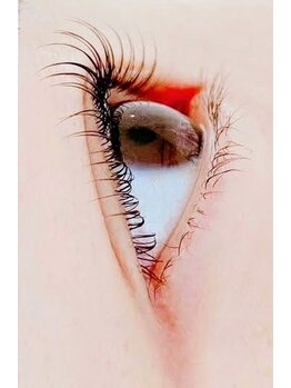 グロリアスアイ 自由が丘(glorious eye)の写真/ブラックトリートメント付きのケアで持続力アップ！美しく黒々したカールを長く楽しむ特別なひとときを☆
