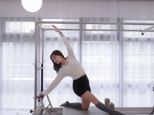 ウア ピラティス 北浜(Ua pilates)の雰囲気（たっぷりと光が差し込む、開放感のあるスタジオ。）
