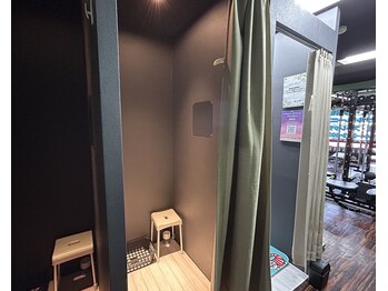 パーソナルピラティス&トレーニング・ボディメイク専門店 King GYM 【キングジム】/お着替えスぺ―スも完備