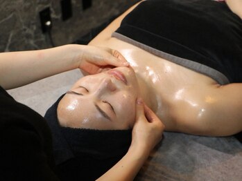 エイティスト(EiGHTiEST)の写真/【韓国で大人気のWiQo水光ピールが実感力◎】韓国肌管理&肌質改善で憧れの水光肌が叶う♪