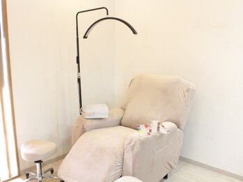 アロイ 幕張(arroi)の写真/【お花ネイルデザイン多数ご用意★リクライニングチェアでゆったり施術】爪に優しいフィルイン対応♪[真砂]