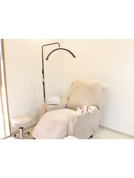 リクライニングチェアのあるサロン