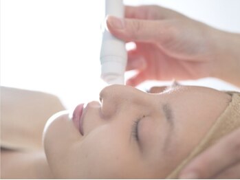 グロウ(glow)の写真/【茨木/高槻】皮膚科医監修/肌に優しい国産ハーブピーリング×毛穴洗浄で毛穴レスのつるつる美肌へ♪