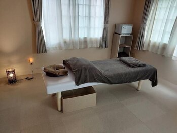 揉みほぐしと鍼灸の店 南保【肩こり/腰痛/美容鍼/小顔/ピラティス】の写真/血流・リンパ促進でむくみ解消。美容鍼で内側から引き締める小顔へ導く本格ケア