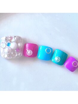 キラキラビジューネイル