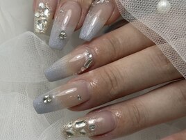 水色グラデにキラキラストーン