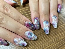 フォーミーネイルズ(4me nails)の雰囲気（手描きフラワーでオシャレに♪）