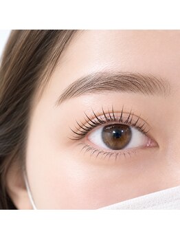 COR Beauty【肌質改善/韓国ララピール/メンズアイブロウ/眉ワックス/まつげパーマ】の写真/自まつげを活かした自然な仕上がり◎ビューラいらずでメイク時間を短縮！すっぴんでも自信の持てる目元へ
