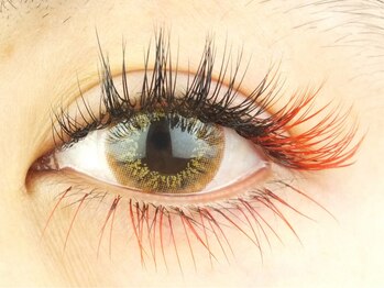 まつげエクステサロン クロエ(Chloe)/カラーエクステで飾る