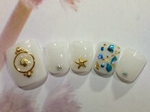 ネイルサロン リリオ(Nail Salon Ririo)/ブローチ風シェルフット
