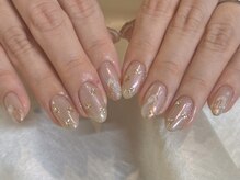 さりげないお花アートで甘くなりすぎないガーリーな仕上がりに♪