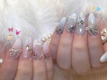 ルア(LUA)の写真/豊富なカラー・パーツで存在感のあるお手元に◎ 盛りまくり/やり放題ネイルで目を引く華やかな仕上がりへ★