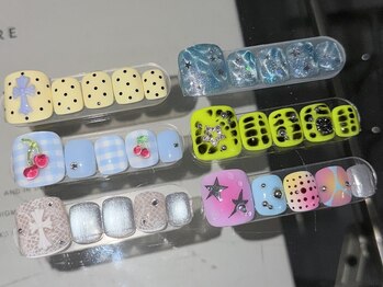ホランイネイル(HORANGI NAIL)の写真/足元を見るたび気分が上がる！500色以上のカラーと海外直輸入パーツで作る唯一無二の個性派フットネイル