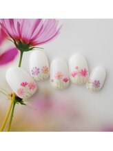 ラ カゼッタ(La casetta)/手描き水彩コスモスネイル