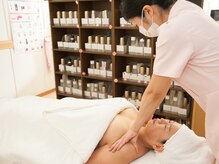 メナードフェイシャルサロン 川西小花/施術中