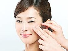 施術前にはお肌チェック◎水分量、細胞を分析します。