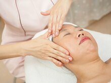 メナードフェイシャルサロン 川西小花/施術中