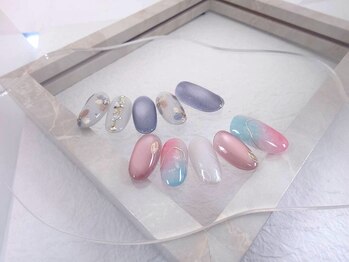 ディバイン ネイルズ(DIVINE NAILS)の写真/抜け感ある大人可愛いデザイン＆300色以上のカラーで何度でも見返したくなる指先に。美爪ケアで仕上がり◎