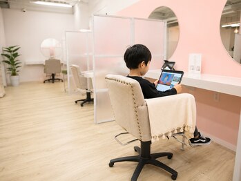 【1人1人に寄り添うヒアリングと似合わせ提案】まつげパーマ/パリジェンヌ/アイブロウの写真/【併設された美容室側で待ってられる子のみ同伴OK】Youtube など見れます!(※4歳以下はお断りしてます)