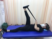 おなが浦添当山整体院/ベルトストレッチ