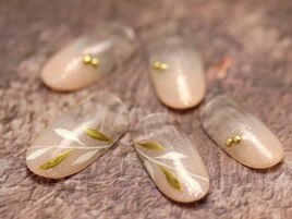 シンプルボタニカルネイル