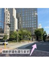 メモト 西中島南方 新大阪(memoto)/横断歩道を渡ります。