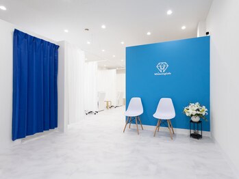 ホワイトニングカフェ 柏店/広々とした店内