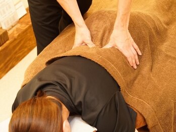 ここらく/ 腰痛もしっかりほぐします☆