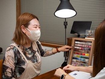 サロン ヌイ(salon NUI)の写真/季節ごとに変わるサンプルデザイン/シンプル～こだわりデザインまでお任せ下さい♪お気に入りの爪先に☆