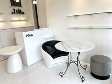 白を基調とした洗練された空間。ご相談/商品購入のみもお気軽に