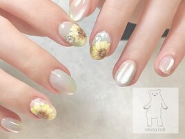 虹色マグベースのひまわりネイル