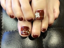 プラハネイル(+HER 美甲)/ラメライン×ストーンアート