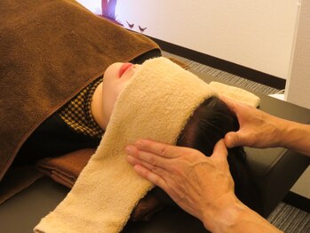 日本橋健康サロンの写真/眼精疲労や頭痛にお悩みの方に◎思わず寝てしまう程心地いいオールハンドのヘッドスパで極上の癒し時間を♪