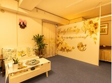 エミリー/応接室