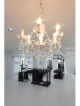 ピケピラティス 新富町八丁堀店(pique pilates)/ソフトラグジュアリーな空間です