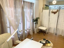 エムエムネイル(MM nail)の雰囲気（白を基調とした落ち着いた店内♪ご来店ごとに換気・消毒徹底◎）