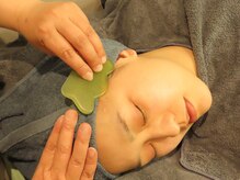 ユニ(Yuni)の雰囲気（コルギはカッサを使用して施術します）