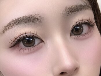 アイオンミー 心斎橋店(EYE on ME)の写真/トレンドまつ毛になれる★ LEDエクステ＆まつげパーマの同時施術"エクリフト"開発!束感まつげでモチも抜群!