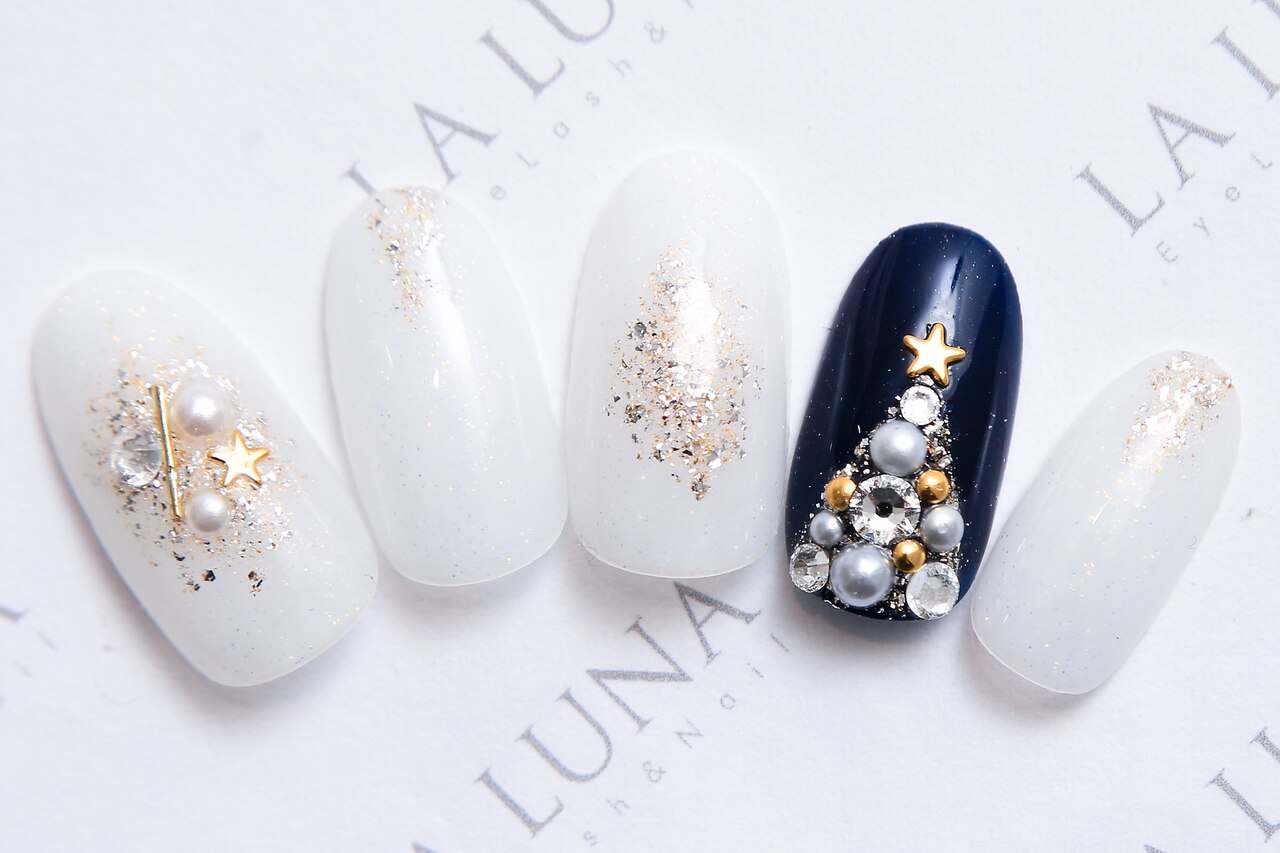 2025年-2026年冬トレンド】ホワイト ワンカラー ハンドのネイル