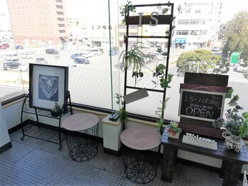 アイズ 深谷店(I's)/眺めのいいビルの3階です。