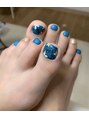 ハワイアンフォレストSpa 静岡店 ベッドの下から見えるのは、ハワイアン柄のネイルです(*^-^*)