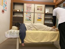 子育てママの整体サロン/施術中の様子