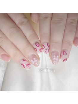 リッシュ トロワ(RICHE trois)/春先取りcuteないちごネイル♪