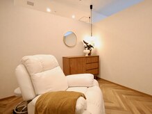 ANAクラウンプラザホテル内にあるサロン。個室もございます