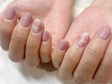 アンジュネイル(Angenail)/ヌーディーピンクなお花ネイル