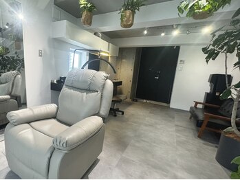 【メンズアイブロウ・眉毛サロン】LUMBROW(ルムブロウ) 一宮店【3月中OPEN(予定)】/リクライニングチェア