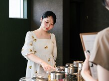 巡温(ジュンオン)の雰囲気（飲用レベルのよもぎを使用。不調に合わせてハーブを選べる。）