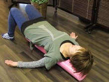 マザー からだのメンテナンスセンター/ストレッチポールでエクササイズ