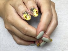 バーガンディ 鶴田(BURGUNDY)/ひまわりネイル